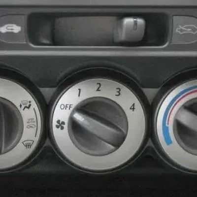Les Raisons pour lesquelles le climatiseur de votre voiture ne refroidit pas