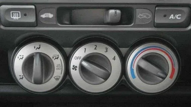 You are currently viewing Les Raisons pour lesquelles le climatiseur de votre voiture ne refroidit pas