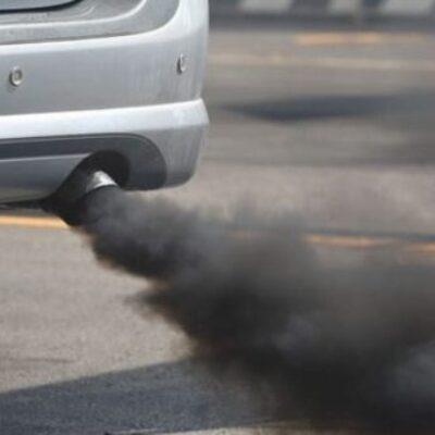 Comment puis-je réduire les émissions de CO2 de ma voiture