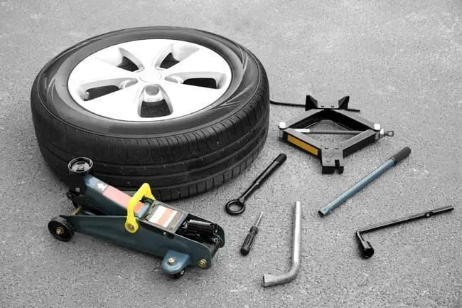 De quels outils avez-vous besoin pour changer un pneu