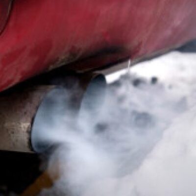 Fumée blanche des gaz d’échappement causes et solutions