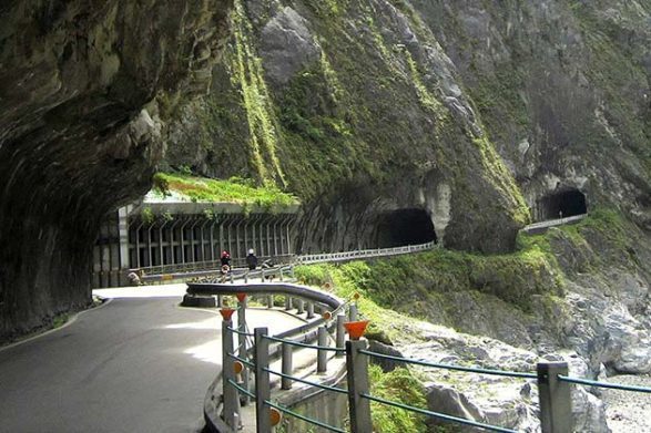 Les tunnels de la route des gorges de Taroko à Taiwan