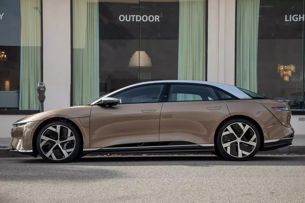lucid air 2022 06 bronze exterior profile sedan scaled