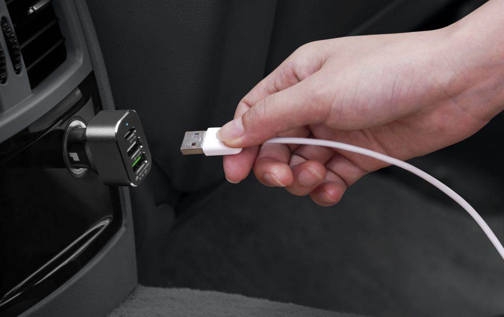 plug in USB in car 1