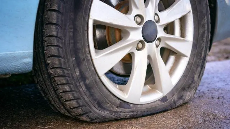 how to know your car tire is leaking