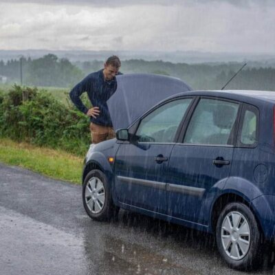 Est-il sécuritaire de conduire une voiture sous la pluie ?