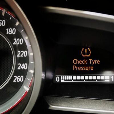 Voyant de pression des pneus : un avertissement à ne pas ignorer
