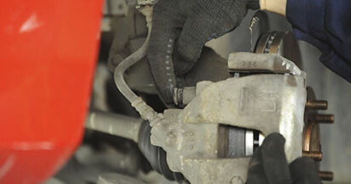 Remplacement des plaquettes de frein de la Mazda 3 bk 1.6 DI Turbo 2005: Manuels d'atelier gratuits