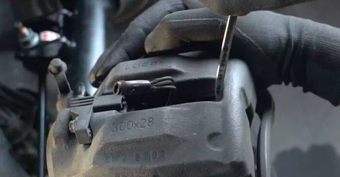 Besoin de savoir comment renouveler le bras de suspension sur MERCEDES-BENZ CLASSE C?  Ce manuel d'atelier gratuit vous aidera à le faire vous-même