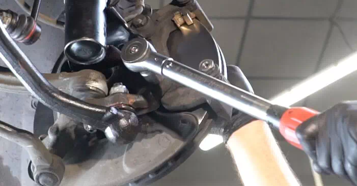 Comment remplacer le bras de suspension sur une MERCEDES-BENZ Classe C Berline (W203) 2005: téléchargez les manuels PDF et les instructions vidéo