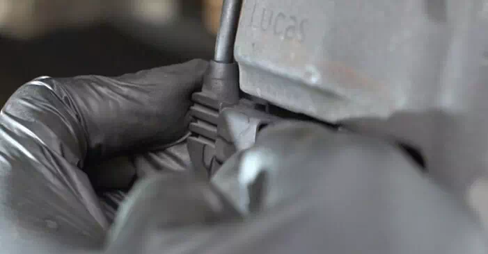 Remplacement du bras de suspension de la MERCEDES-BENZ C-CLASS C 200 1.8 Kompressor (203.042): guides en ligne et tutoriels vidéo