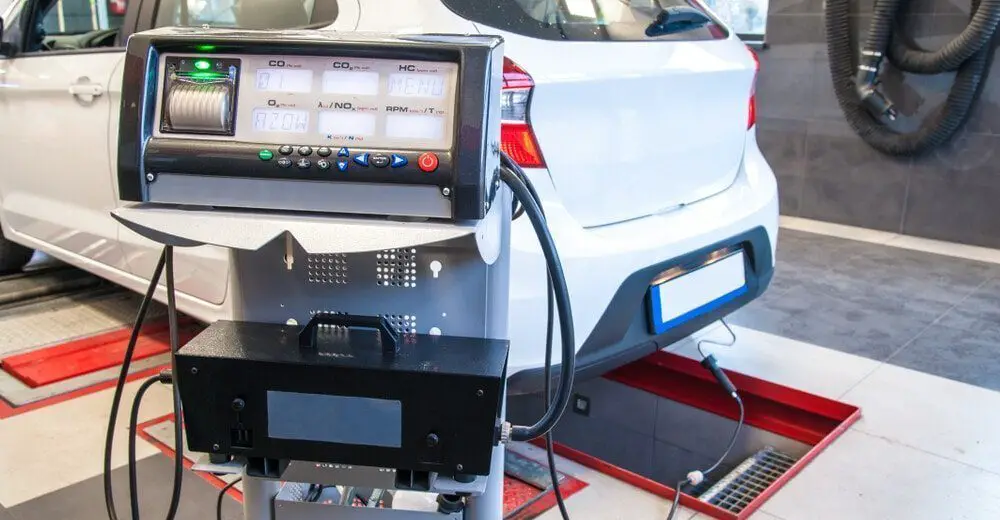 Prueba de emisiones del coche