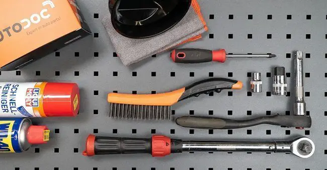 Подготовьте все необходимые инструменты и химические средства