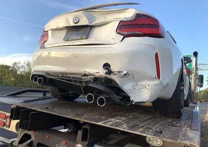 Anzeichen eines Autos mit Rahmenschaden