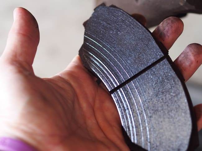 发动机制动减少刹车片磨损