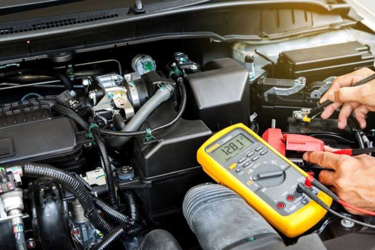 Comment tester une batterie de voiture avec un multimètre