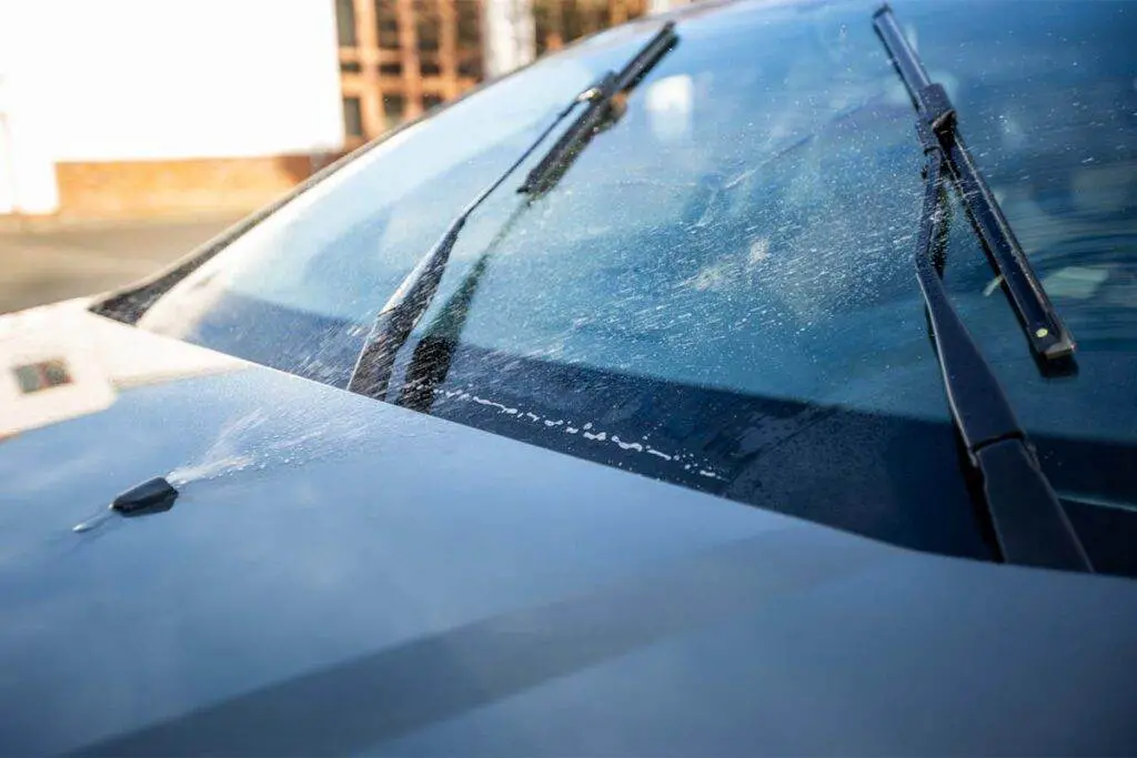 ¿Se puede usar líquido limpiaparabrisas como refrigerante?