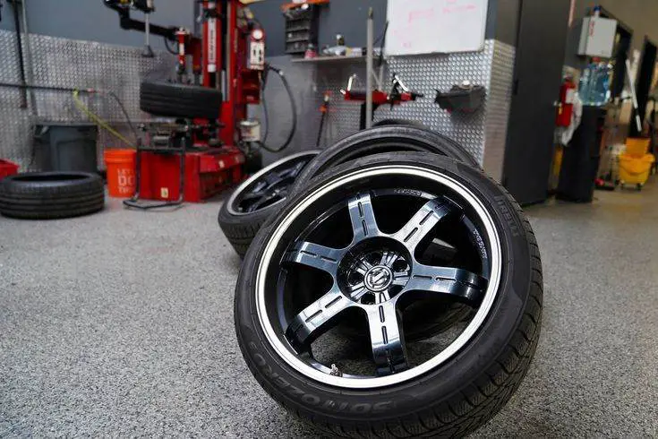 Verschiedene Teile eines Autoreifens im Explosionsdiagramm