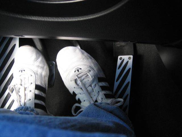 Comparativa entre brake boosting y frenado con pie izquierdo