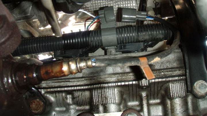 Расположение датчика соотношения воздух-топливо в выхлопной системе