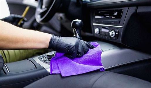 Sauberes Auto-Innenraum für Langlebigkeit