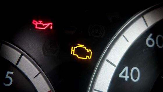 仪表盘发动机故障灯亮起