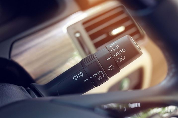 多种自动大灯改装套件展示