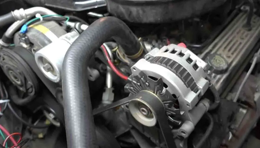 Cómo quitar un alternador de coche paso a paso