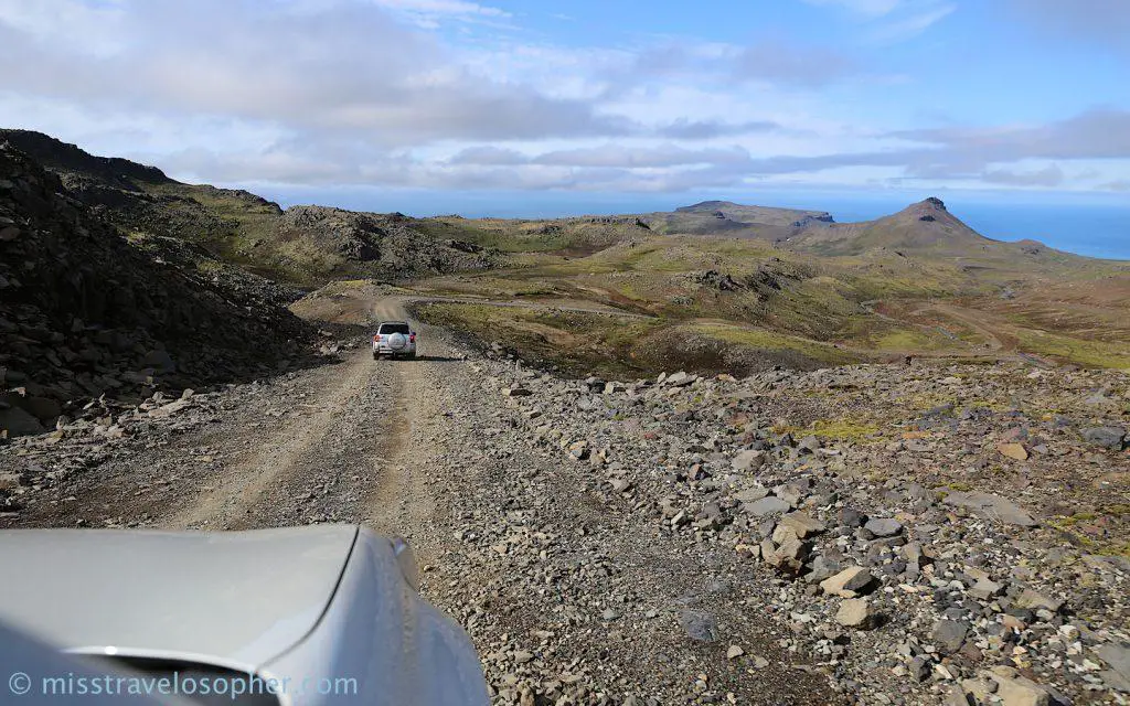 Езда по плохим дорогам вызывает шум подшипников ступицы колеса.