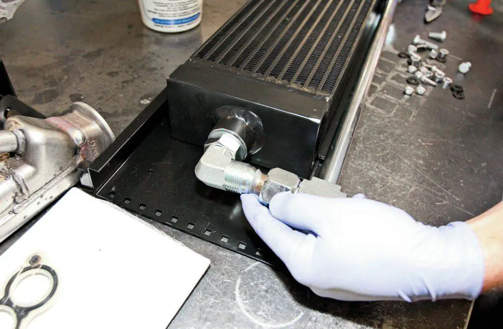 Instalación de refrigerador de aceite en un vehículo