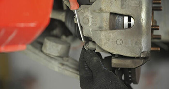 2006年款 马自达3 (BK) 2.3 MPS 涡轮 刹车片自行更换