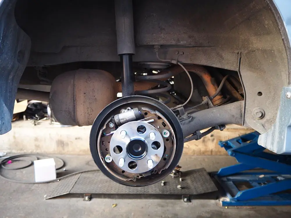 行驶中刹车抱死维修