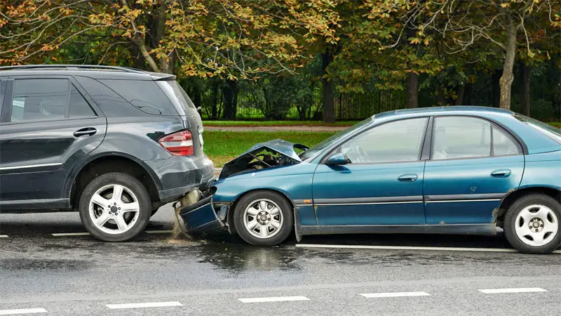 Accidente de coche por mala frenada