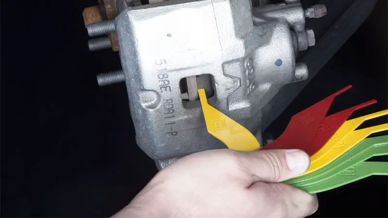 Medición del material de las pastillas de freno