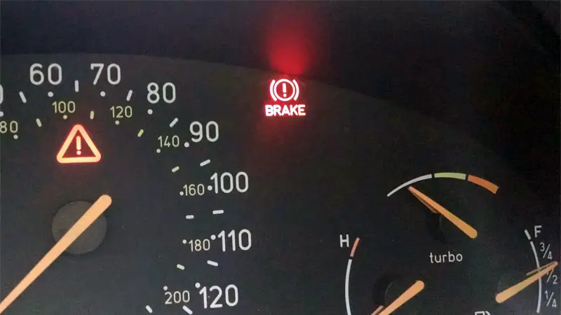 предупреждающий индикатор стояночного тормоза2