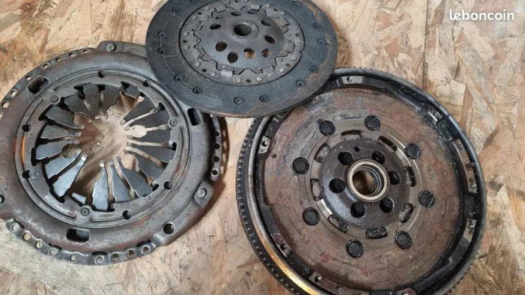 Diagrama o foto de un volante motor monomasa