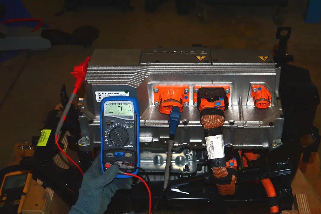 Ejemplo de medición de aislamiento superior a 80 MΩ con un comprobador de aislamiento