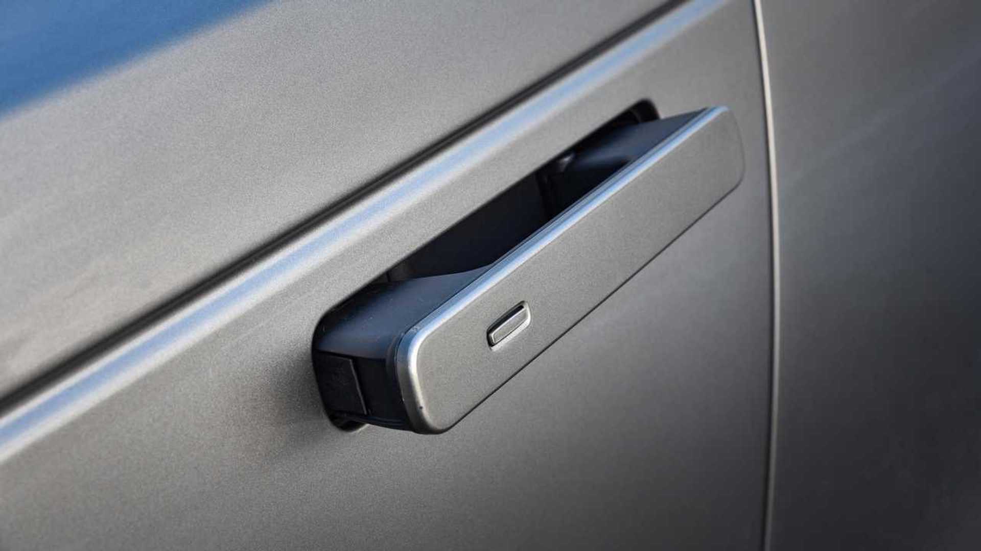 Innovative Türgriffe an Elektroauto