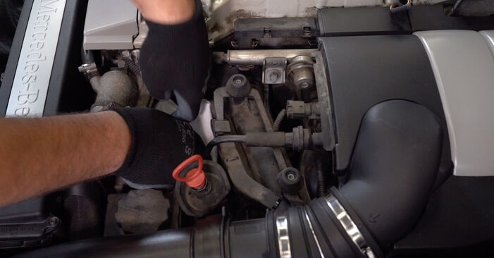 覆盖机油滤清器外壳示意图