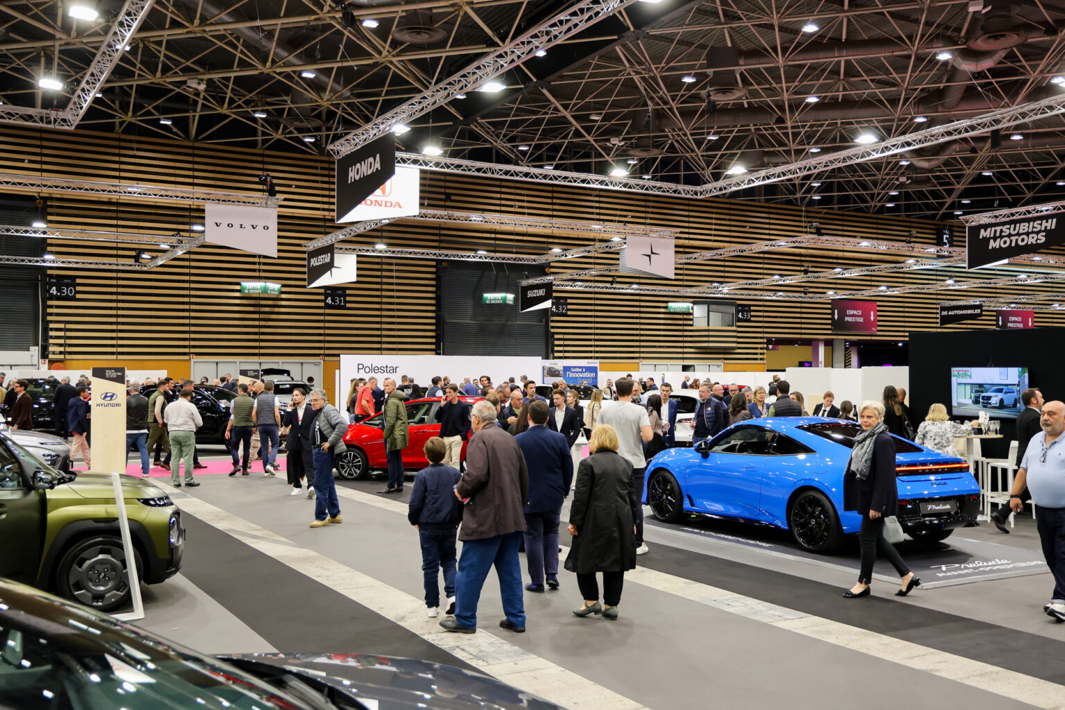 Afluencia en el Salón del Automóvil de Lyon 2025