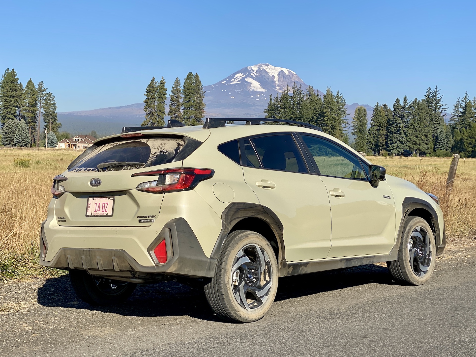 Subaru Crosstrek Hybrid 2026 sur route de campagne