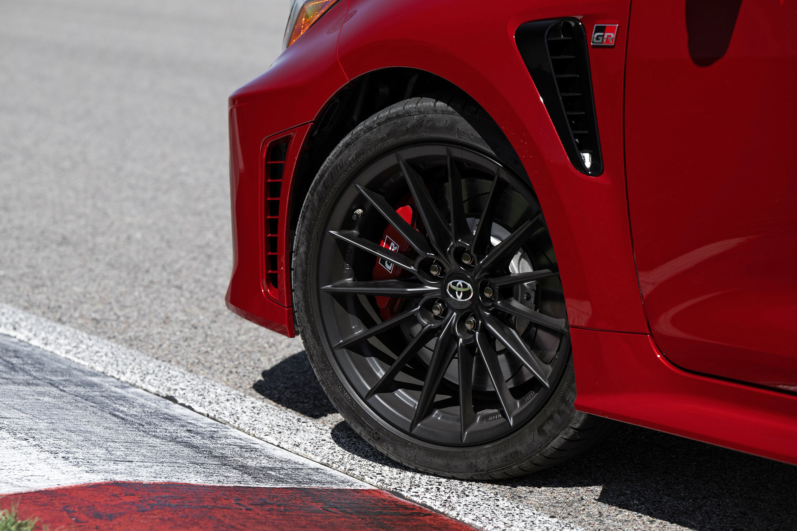 Задняя часть Toyota GR Corolla