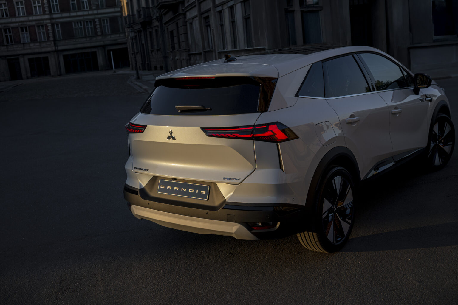 Mitsubishi Grandis Híbrido 2025