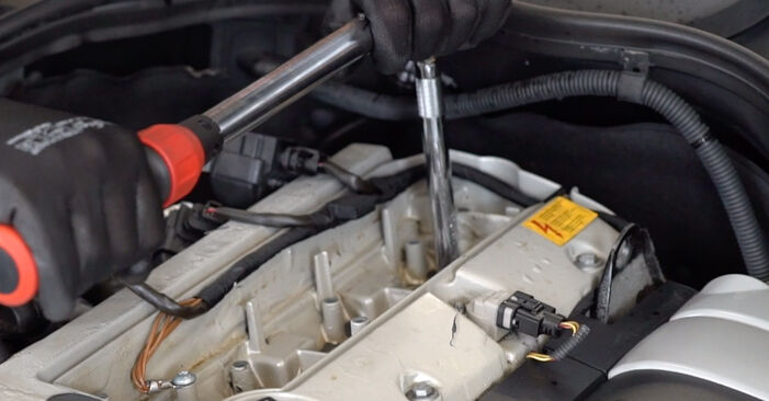 Затяжка свечей зажигания динамометрическим ключом