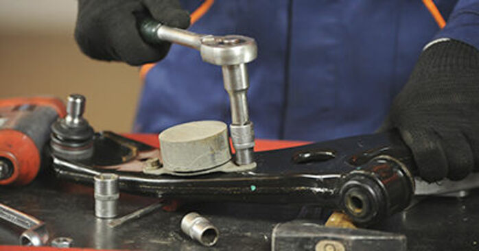 马自达3 2003款2.0限位器安装教程