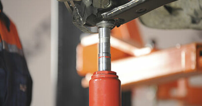 马自达3 2007款支撑控制臂