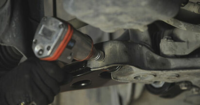 马自达3 2008款副车架固定