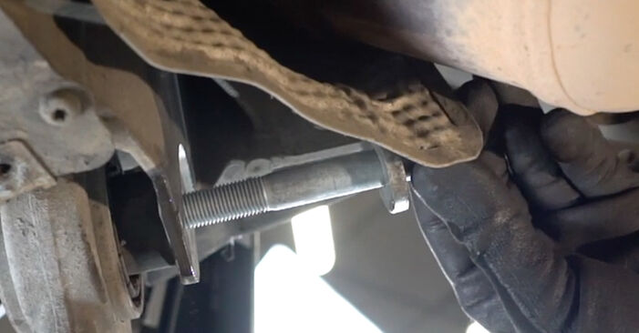 梅赛德斯W203固定螺栓移除