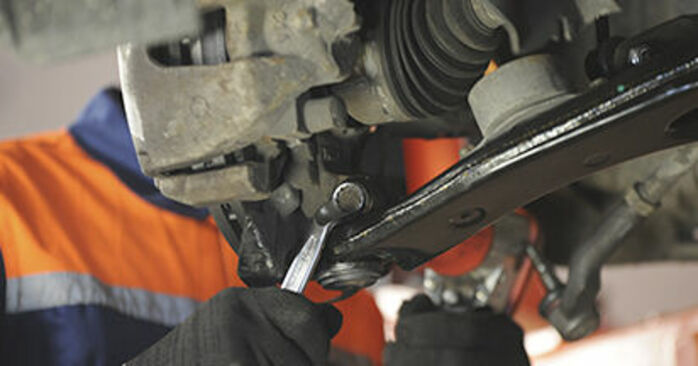 马自达3 2005款球头安装