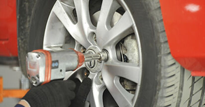 马自达3 2003款控制臂更换步骤1-2